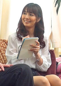 本気になるおばさん。「からかうのはやめて」と最初は笑っていたけど、リアルにSEX突入の気配！？最後はおばさんなのに、本気の中出しまで！？ 4時間厳選BEST 厳選熟女12名収録！！！