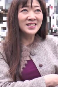 デカ尻を持つむちっとオバサン、若い男とのSEXに身悶え！